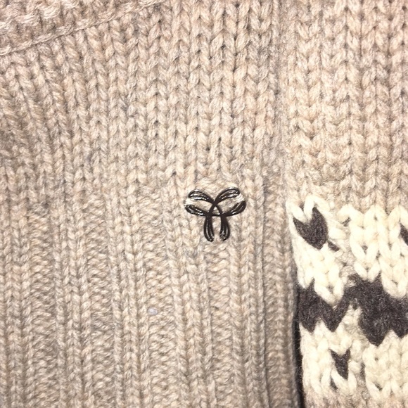 TNA lambswool sweater.  Size small - Picture 3 of 5